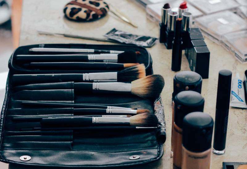 Cheap Makeup Brands Offering Makeup Kits Under $10